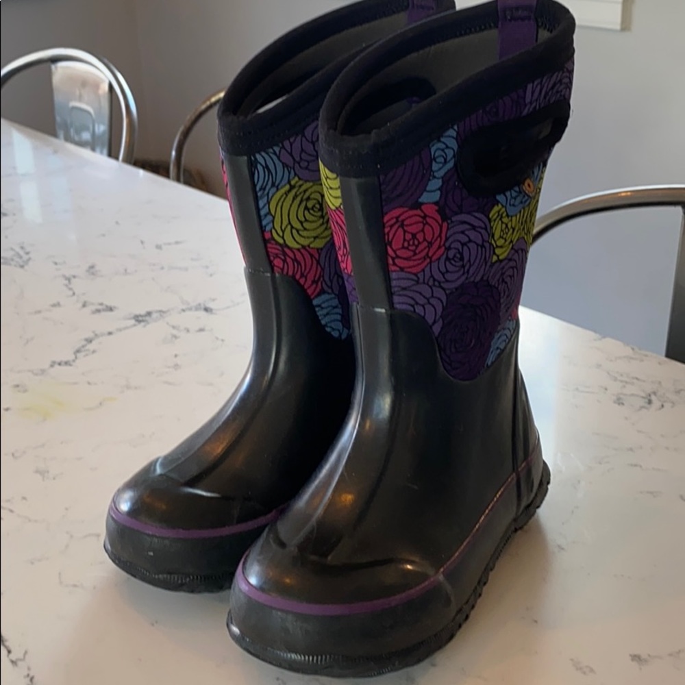 Girls lightly used bogs boots